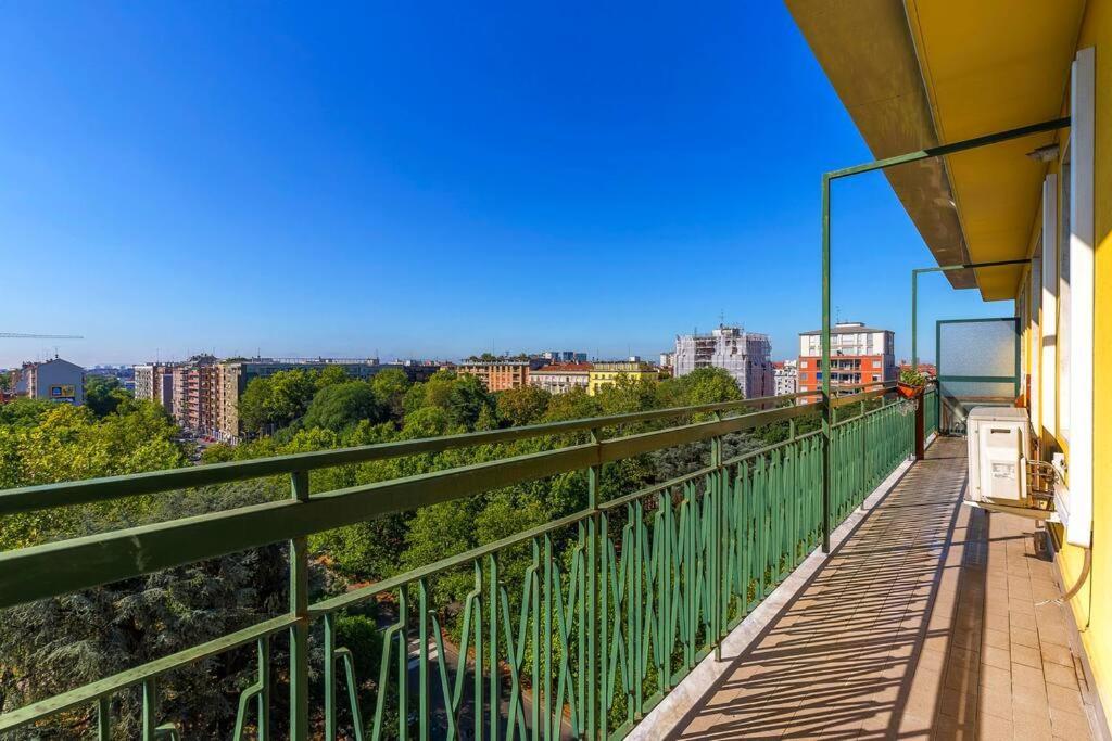 Sunny & Updated Flat With Panoramic View 50m From M4 Stop Appartement