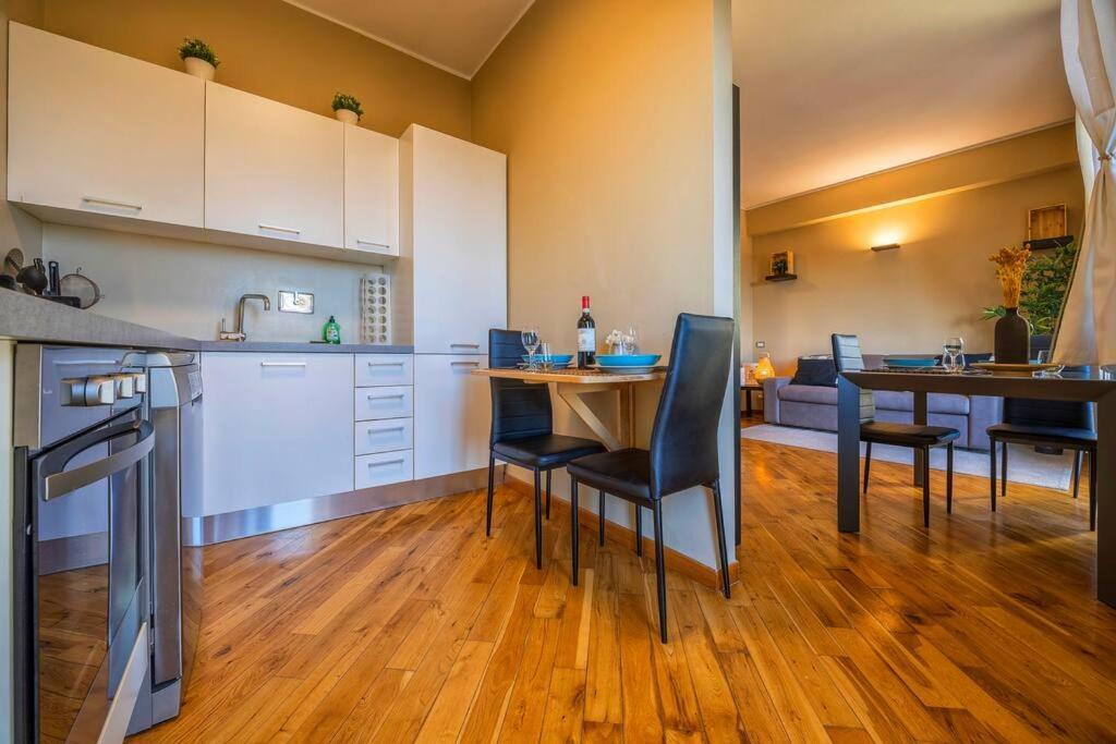 Sunny & Updated Flat With Panoramic View 50m From M4 Stop Milaan