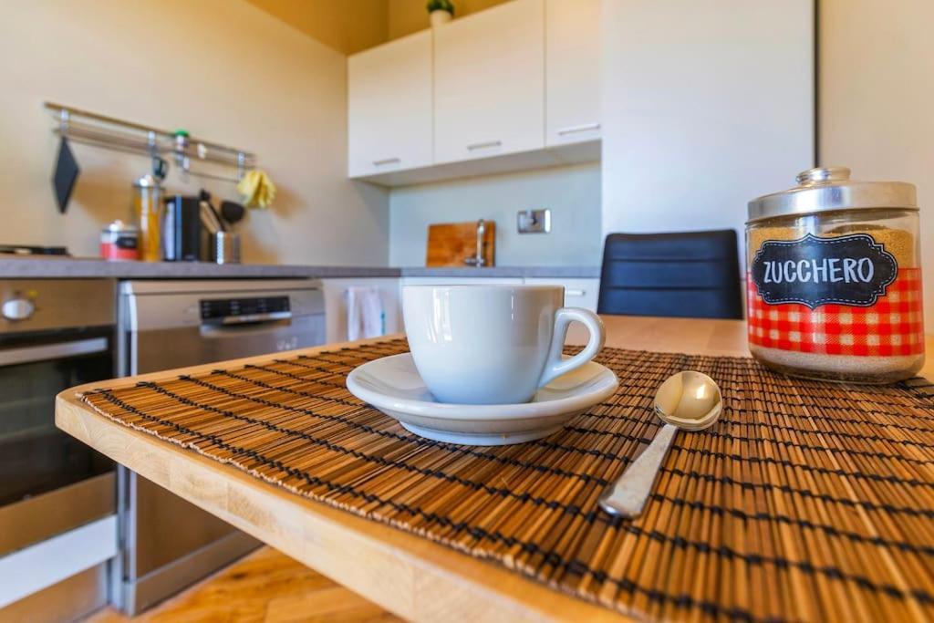 Sunny & Updated Flat With Panoramic View 50m From M4 Stop * Milaan
