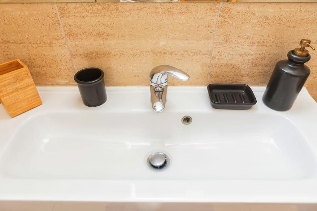 Sunny & Updated Flat With Panoramic View 50m From M4 Stop Appartement Milaan