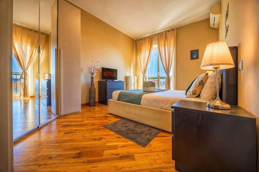 Sunny & Updated Flat With Panoramic View 50m From M4 Stop * Milaan
