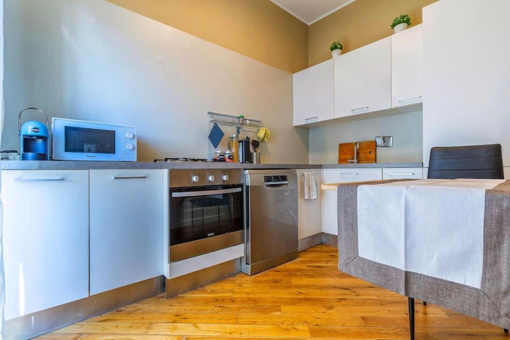 Sunny & Updated Flat With Panoramic View 50m From M4 Stop Appartement