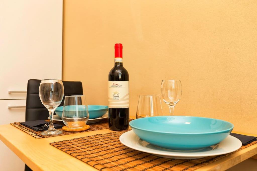 Appartement Sunny & Updated Flat With Panoramic View 50m From M4 Stop Milaan