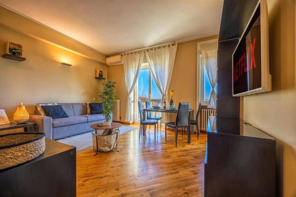 Sunny & Updated Flat With Panoramic View 50m From M4 Stop Milaan