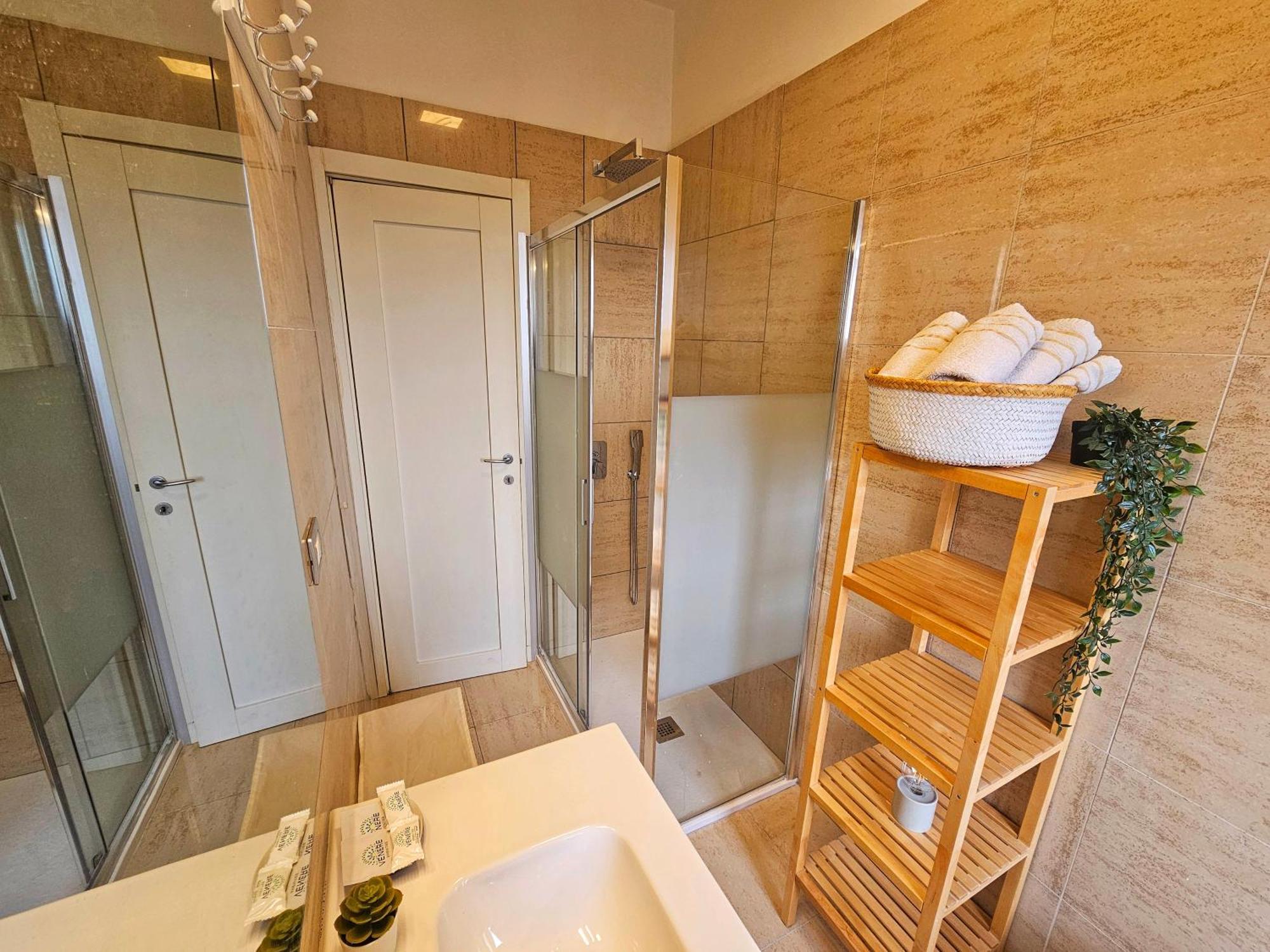 Sunny & Updated Flat With Panoramic View 50m From M4 Stop Appartement