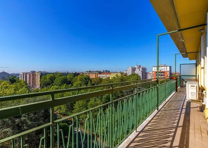Sunny & Updated Flat With Panoramic City View 50M From M4 Stop